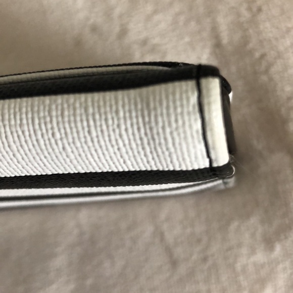NWOT Kut From The Kloth Wallet Black/White Striped with dust cover - Picture 7 of 7